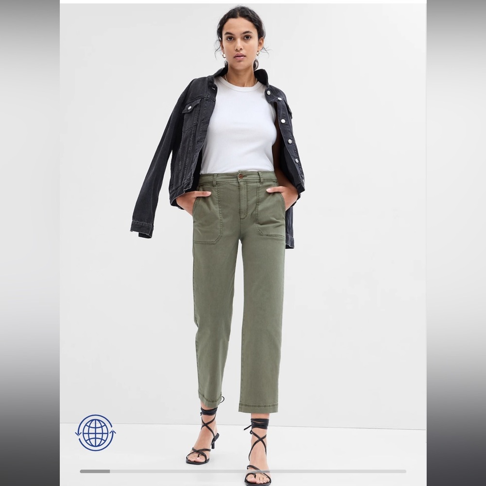 GAP High Rise Girlfriend Utility Khakis with Washwell. Size 4